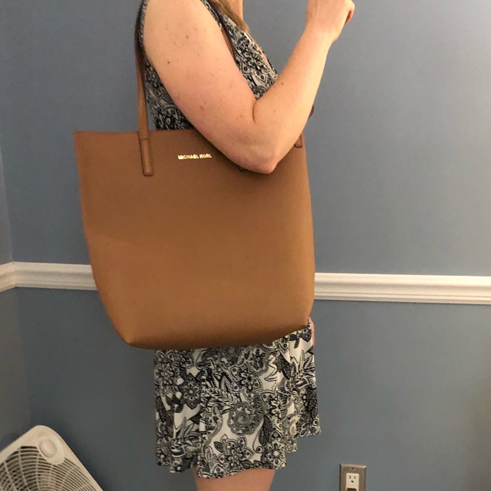 Micheal Kors leather purse